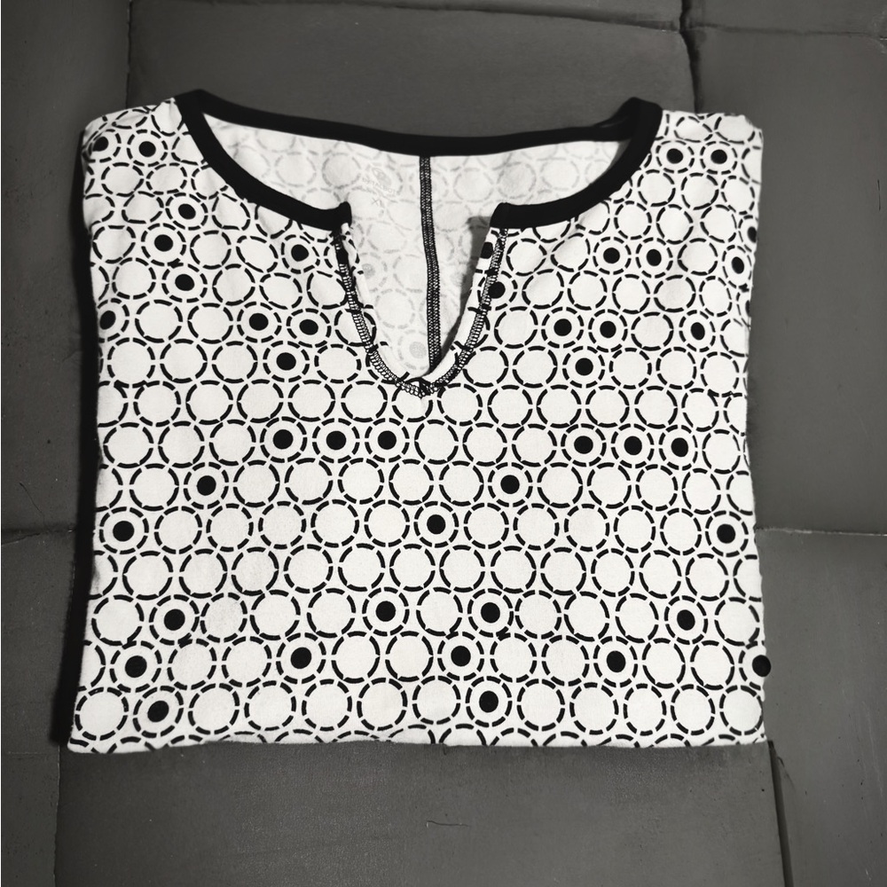 Talbots XL Black & White Geometric Print Top Wrinkle-Free, Soft & Stylish.